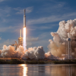 Spacex lanzó con éxito su halcón cohete pesado