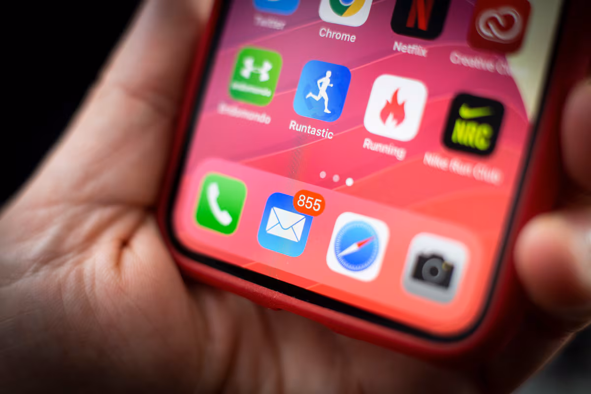 Sólo el 13% de las cartas son escritas por personas y más de la mitad acaban en el filtro de spam: “Estos no son datos técnicos, son cambios estructurales” | Tecnología