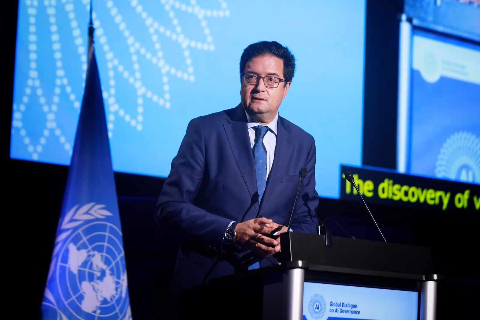 España se alía con veinte países, Unicef ​​y la Unesco para proteger a los menores de la IA